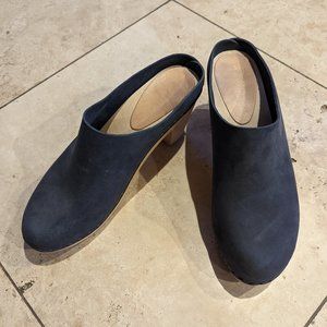 Bryr Chloe Closed Toe, High Heel / Size 10 / Navy